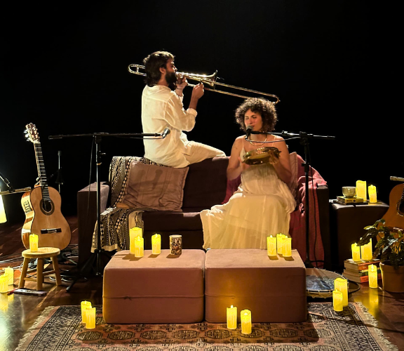 Luíza Boê (ES) e Pedro Carboni (SP) apresentam show romântico no Sesc Glória